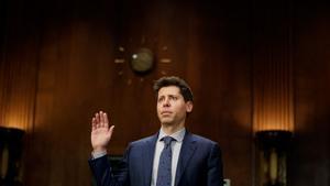 El director ejecutivo de OpenAI, Sam Altman, comparece ante el Congreso de EEUU