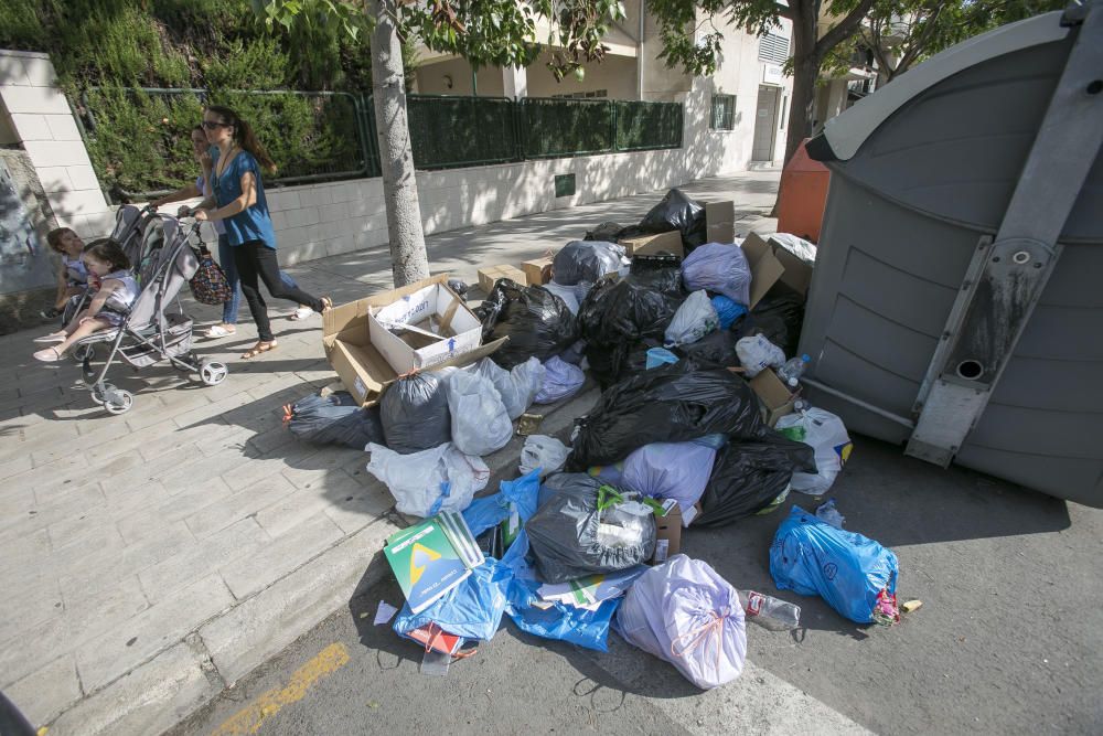 Basura en las calles de Alicante por quinto día consecutivo
