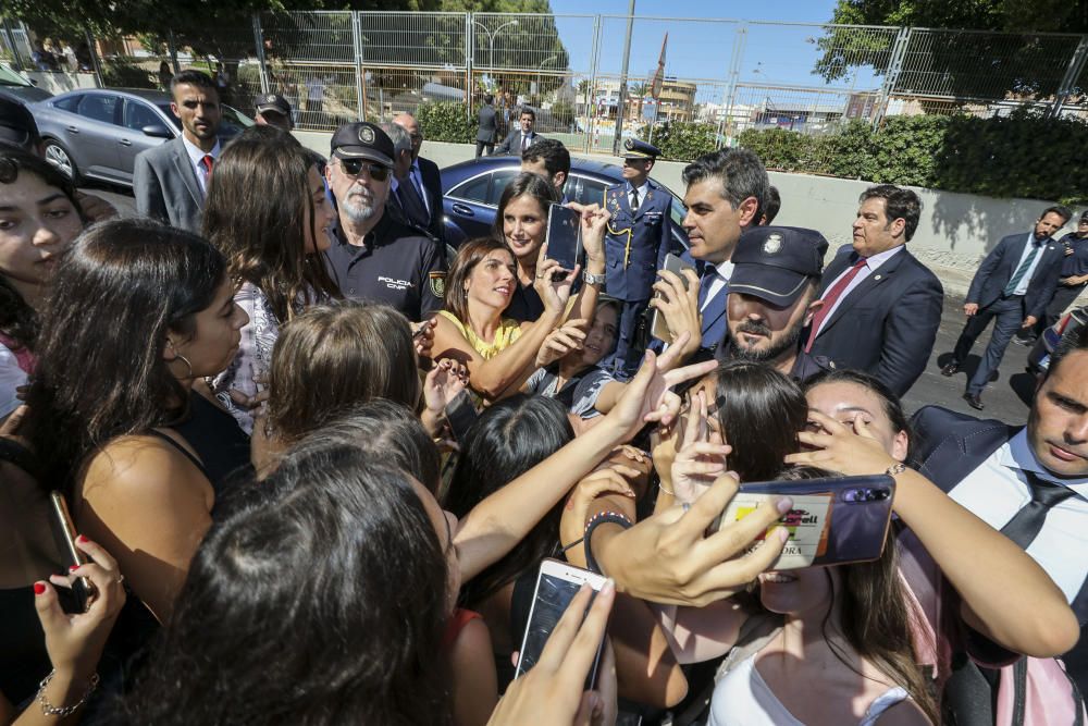 La Reina Letizia visita el IES Severo Ochoa de Elche.