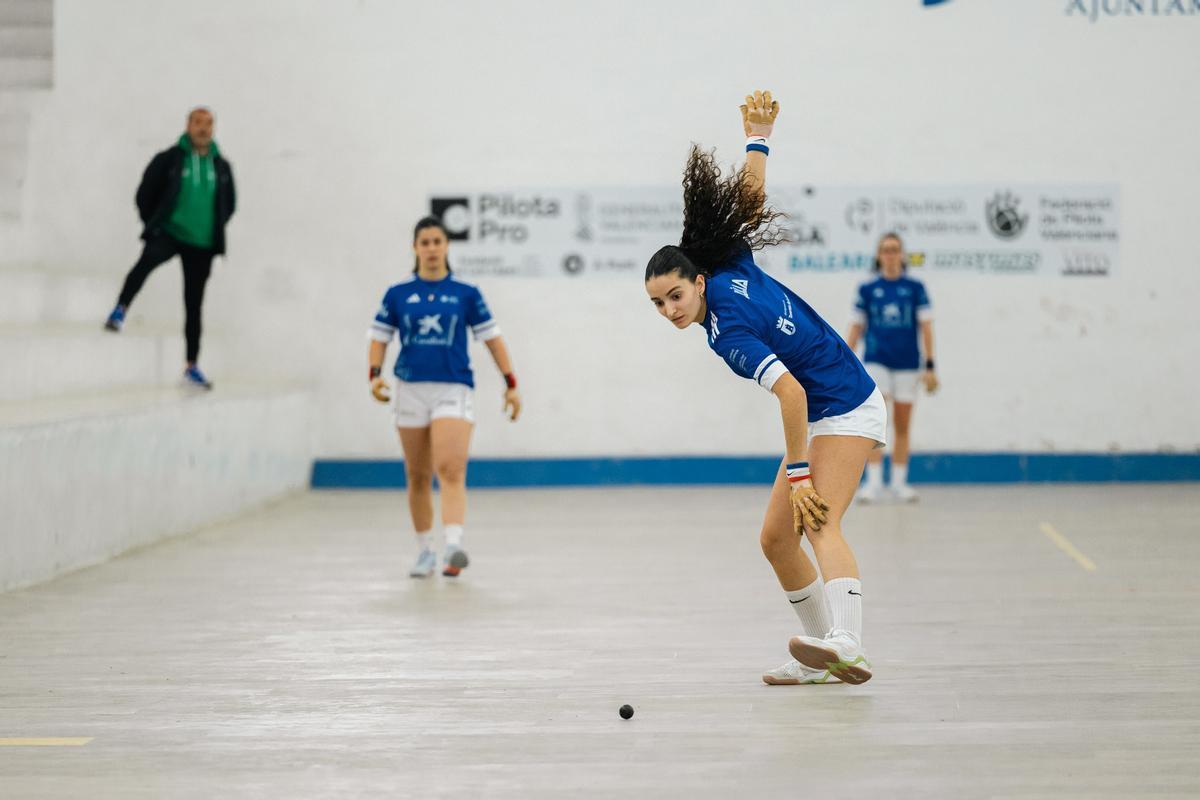 Júlia representa l'equip Ajuntament de Tavernes de la Valldigna