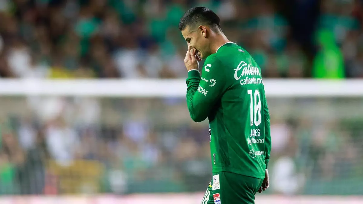 El duro presente de James en León: expulsado y sin Mundial de Clubes