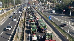 Tractores circulando por la Diagonal.