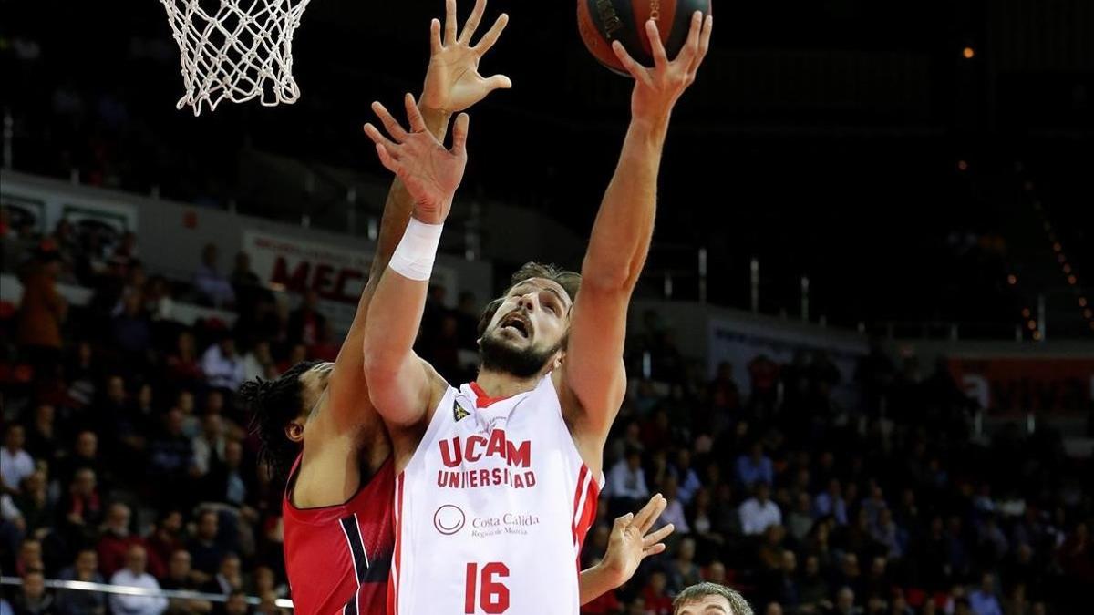 Marcos Delía, con la camiseta del UCAM Murcia, en el partido ante el Zaragoza