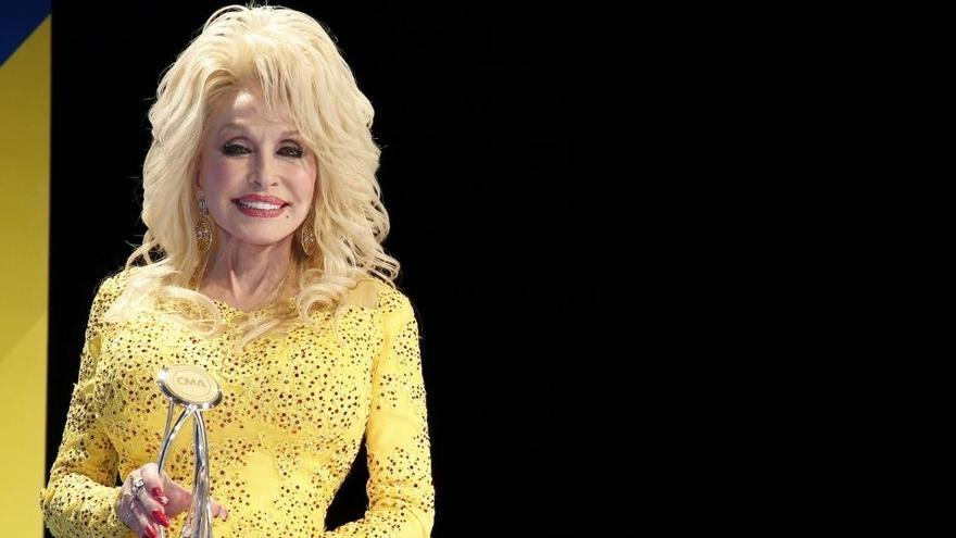 Dolly Parton: 6 cosas que no sabías de la reina del country y la filantropía