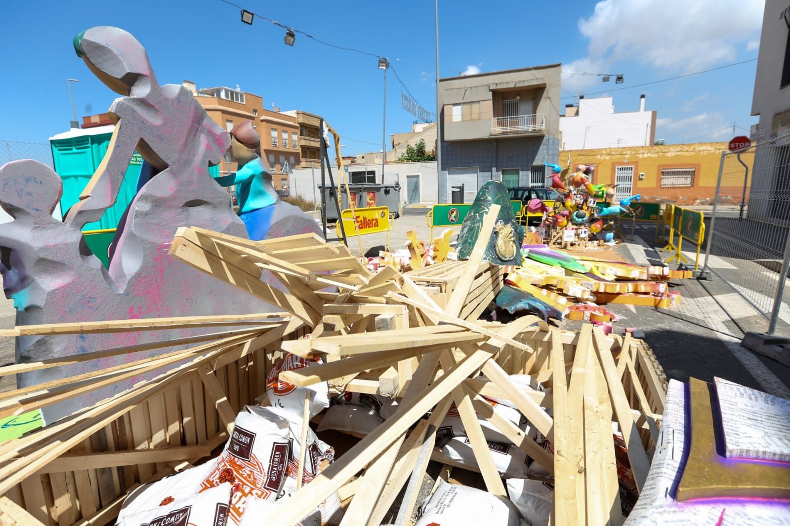 Daños de la lluvia en la pintura de La Ceràmica y destrozos en La Marina y Sant Agustí