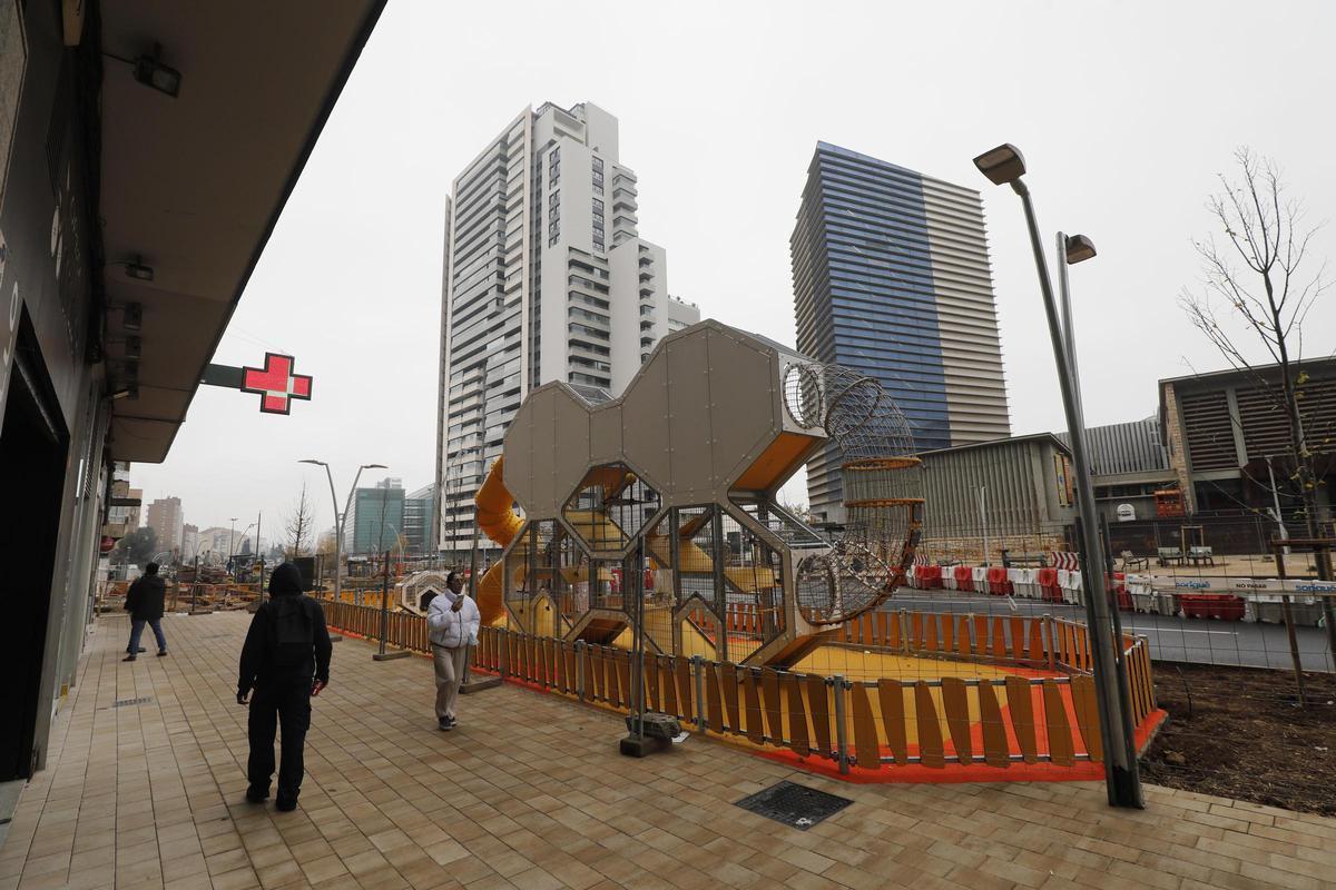 La nueva zona de juegos infantiles instalada en la avenida de Navarra.