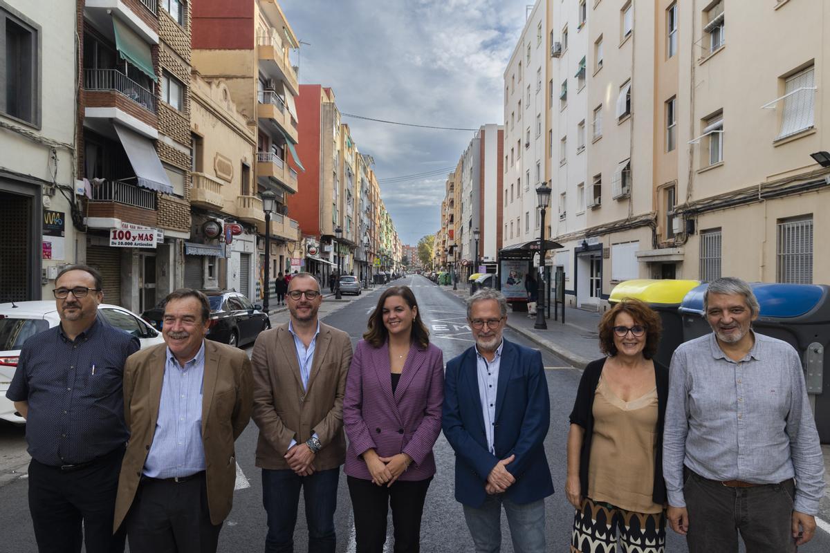 La vicealcaldesa Sandra Gómez, en el centro, posó con los ponentes de la jornada.