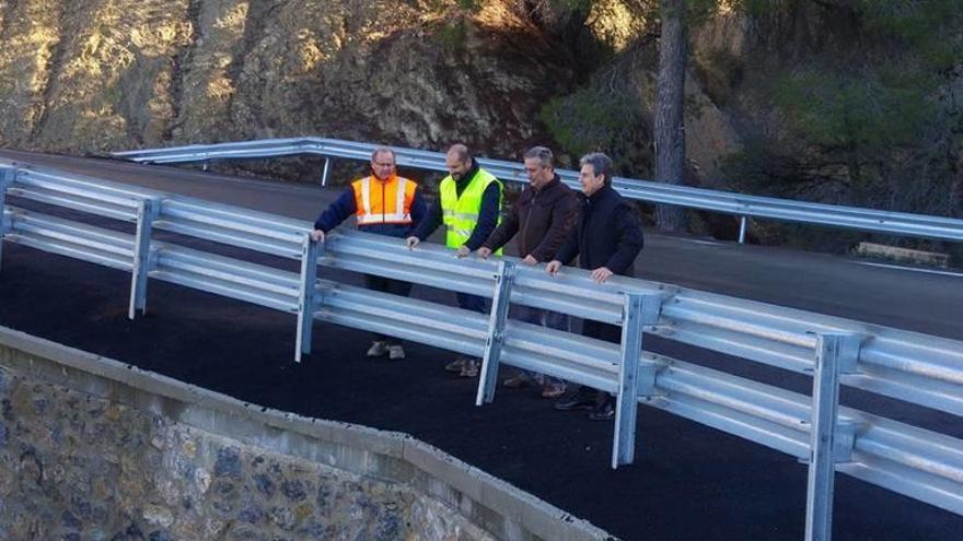 Fernández Lladó comprobó cómo ha quedado el túnel.