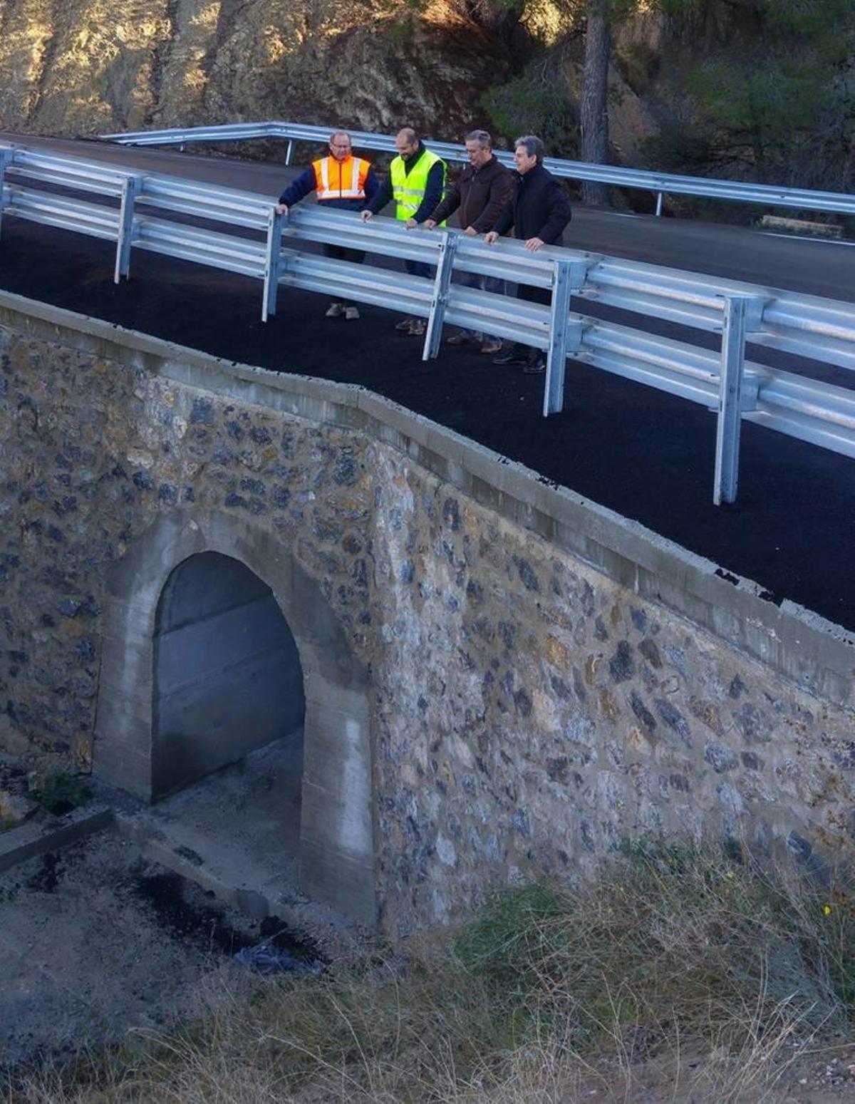 Fernández Lladó comprobó cómo ha quedado el túnel.