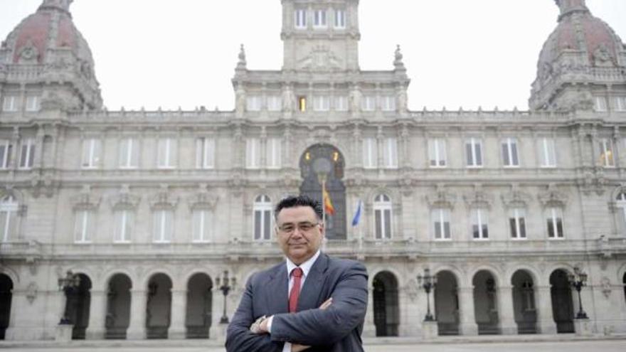 Julio Flores, en el Palacio Municipal. / carlos pardellas