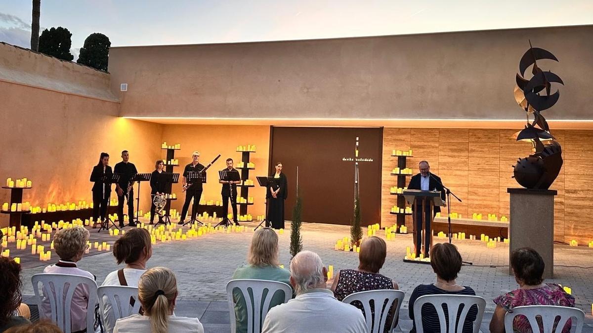 Inauguración de la ampliación del cementerio de Xeraco con una escultura a las víctimas de la pandemia.