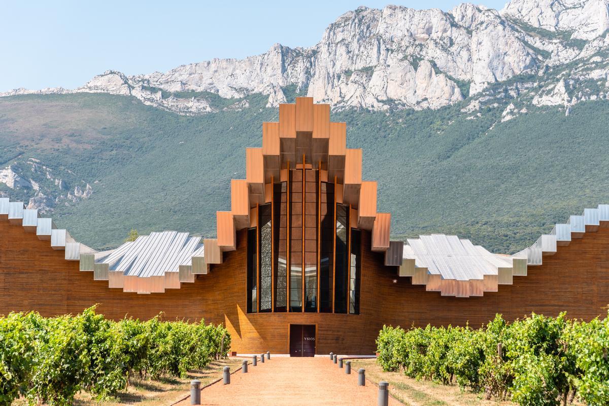 La bodega Ysios es la más famosa de la Rioja Alavesa.