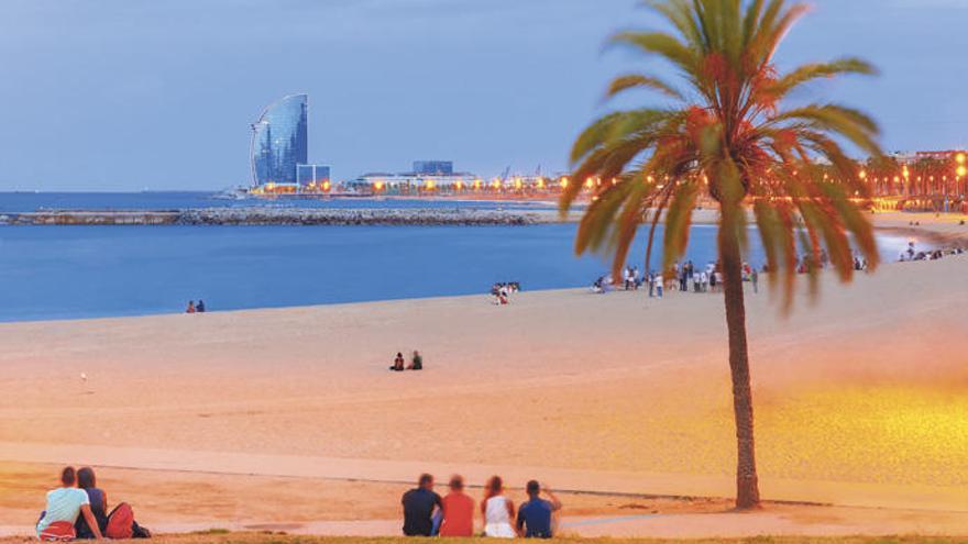 Aquí si que hi ha platja: Daurats i blaus per a un capvespre sobre la sorra