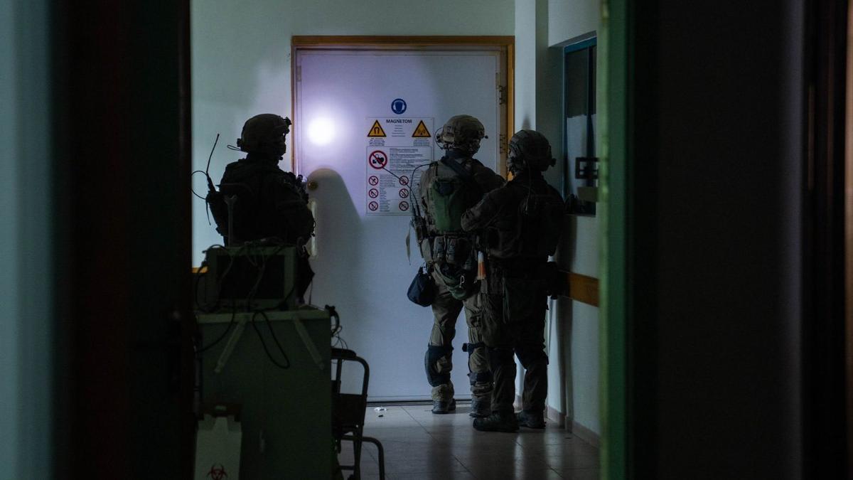 El Ejército israelí continúa por segundo día su operación &quot;selectiva&quot; en hospital al Shifa