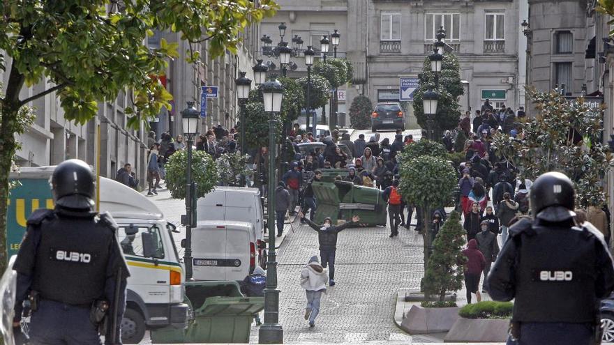 Cuatro condenados a 6 meses de cárcel por disturbios en una protesta estudiantil en Vigo en 2014