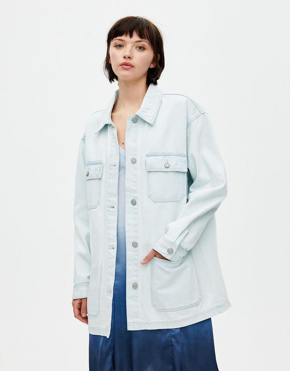 Las cazadoras y chaquetas denim 'worker' de Pull&Bear que podrás usar de  vestido - Woman