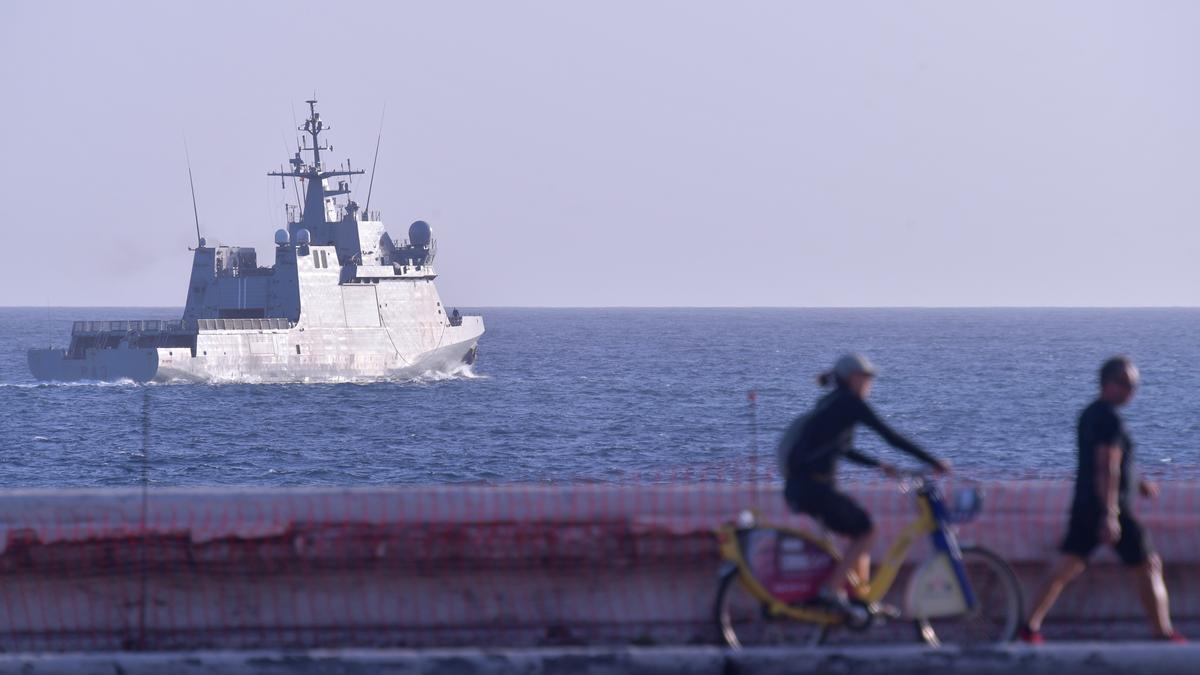 El buque de acción marítima &#039;Relámpago&#039; saliendo del Puerto de Las Palmas.