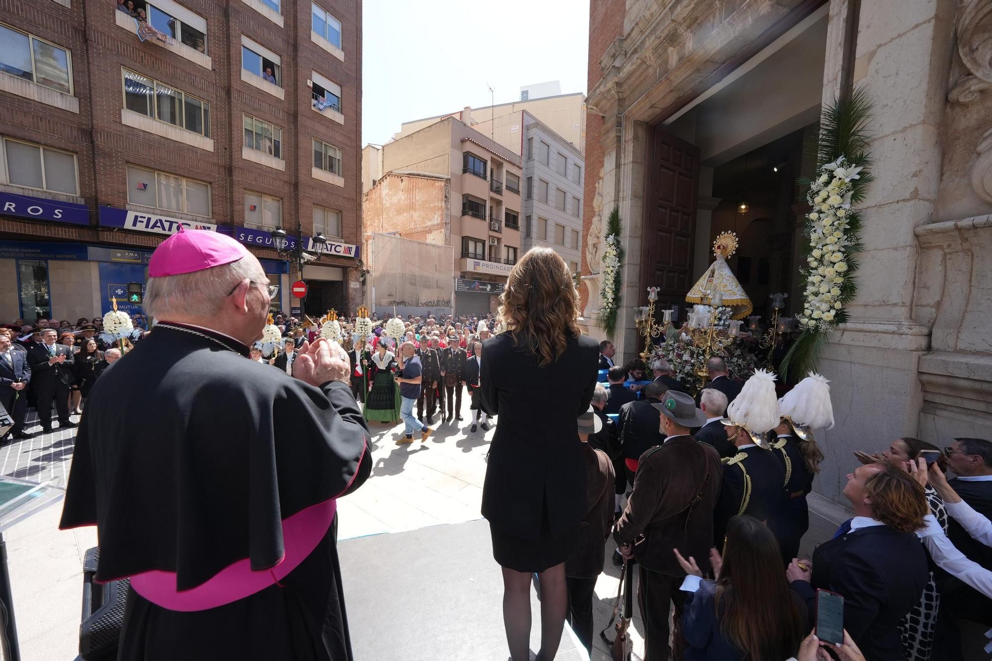 Galería de imágenes: La Virgen del Lledó sale de la basílica para ir a la ciudad