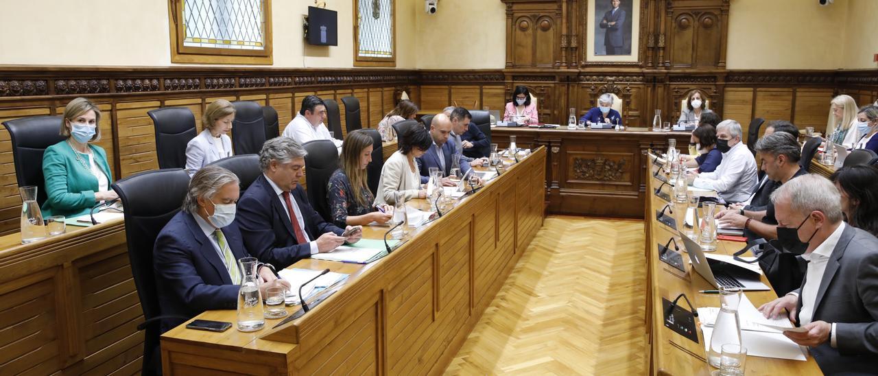 Concejales en el Pleno de Gijón