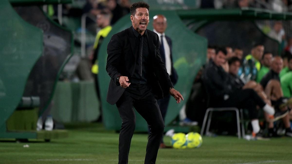 Simeone, en la banda del Martínez Valero