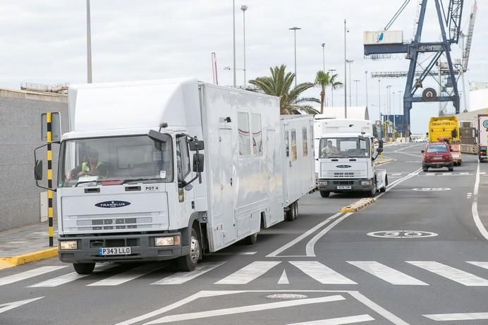 FUERTEVENTURA - llegada a Puerto del Rosario  de los trailers de la pelicula star wars - 25-05-17