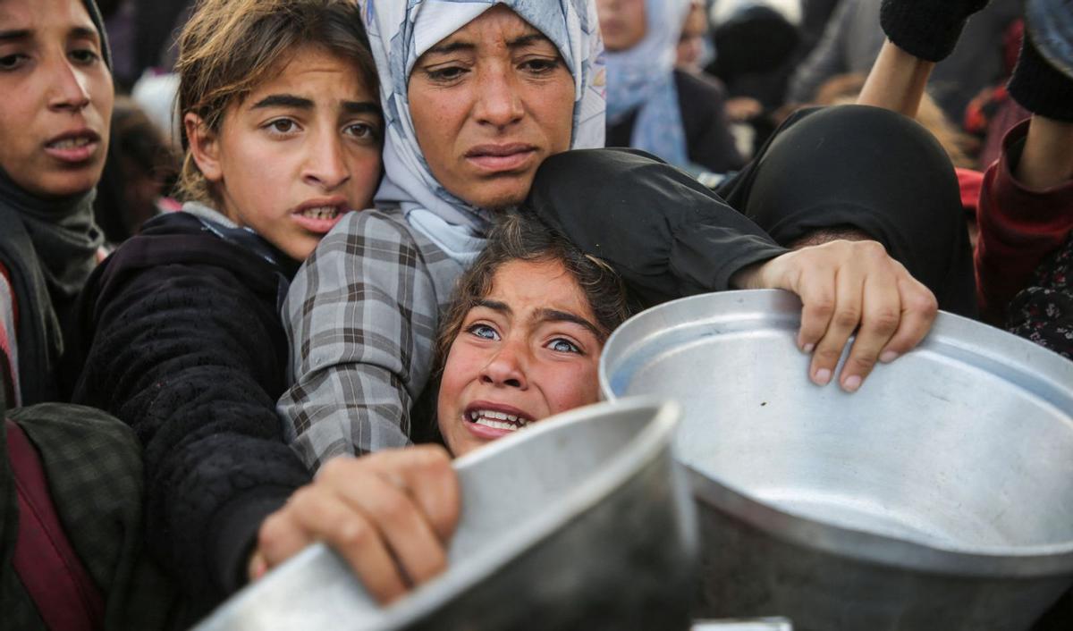 La treva a Gaza començarà avui amb l’alliberament de tres ostatges israelians La treva a Gaza començarà avui amb l’alliberament de tres ostatges israelians