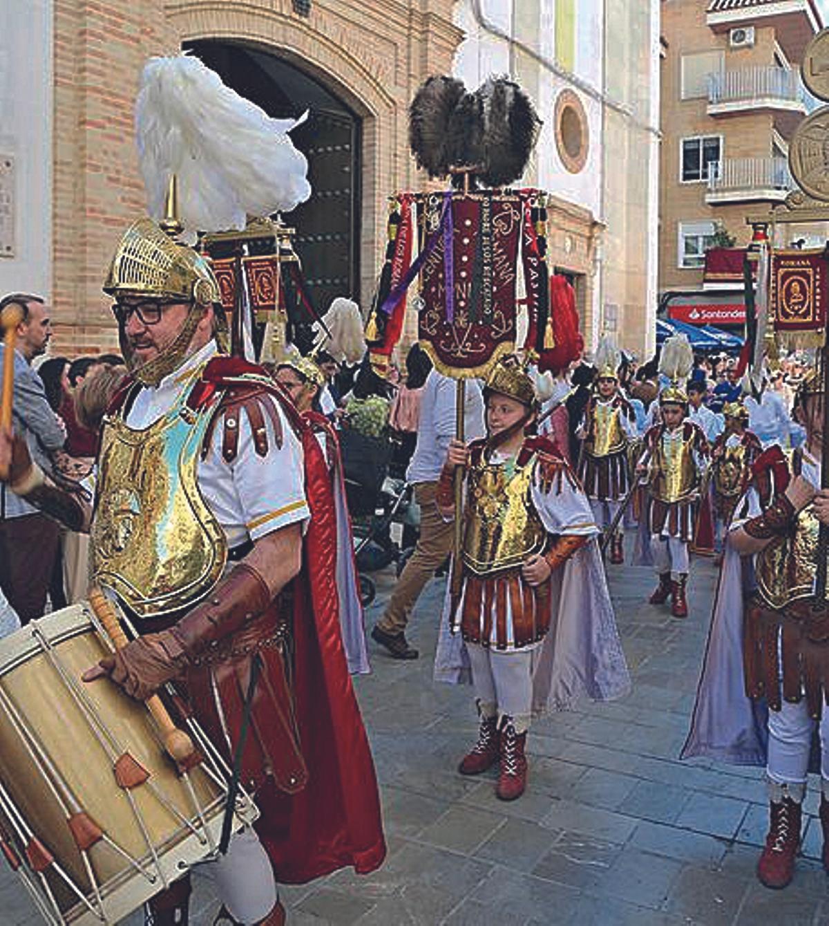 Centuria romana infantil, formación que acompaña a La Borriquita.