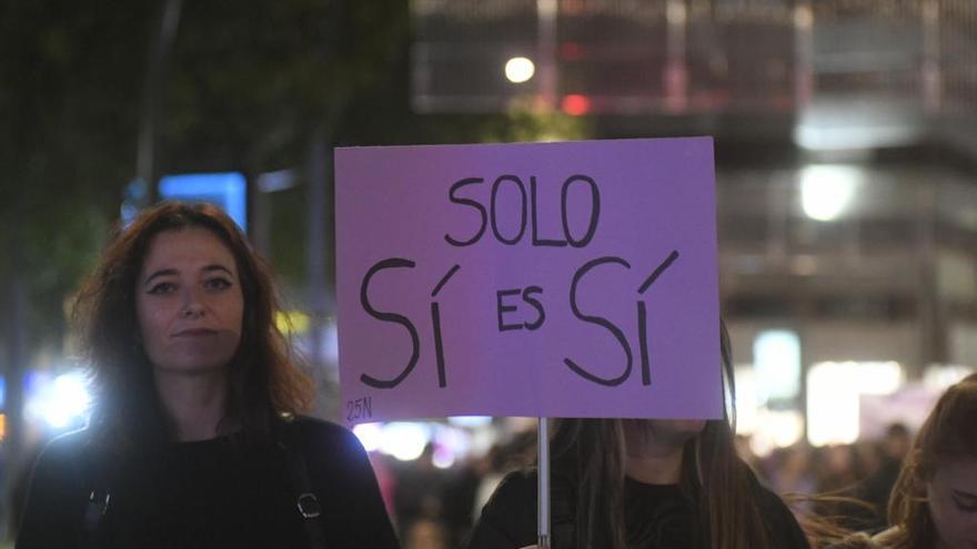 Las murcianas salen a la calle contra la violencia de género