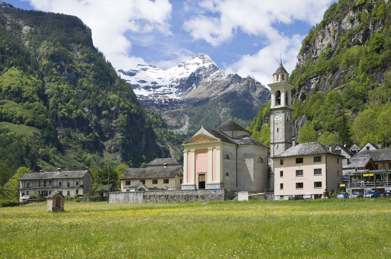 Iglesia Santa María Lauretana en el pueblo de Sonogno