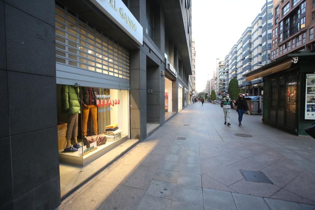 Primer día del adelanto del cierre del comercio a las 18.00 horas por las restricciones