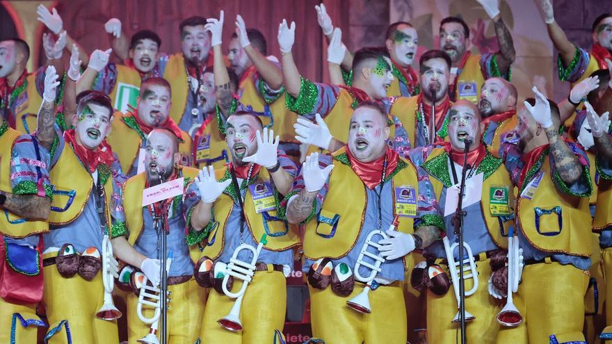 Trapaseros sobre el escenario del Recinto Ferial