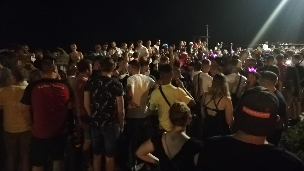 Nuevo botellón en Platja de Palma pese a las restricciones