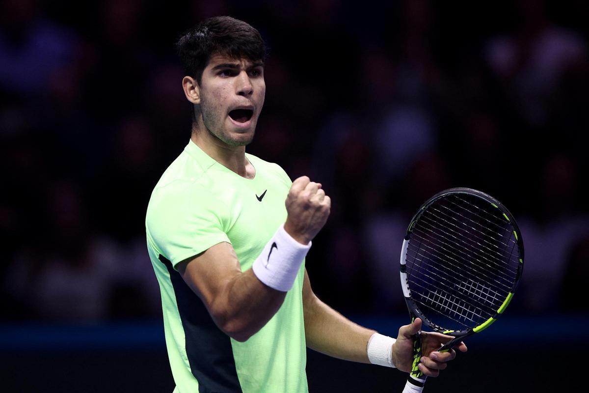 Carlos Alcaraz celebra un punto en su partido ante Rublev en Turín