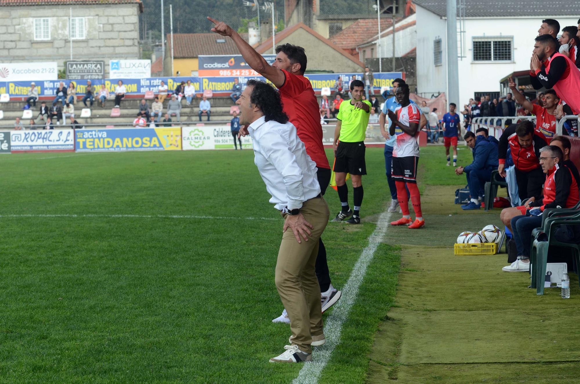 Búscate en las fotos de la victoria del Arosa sobre el Móstoles