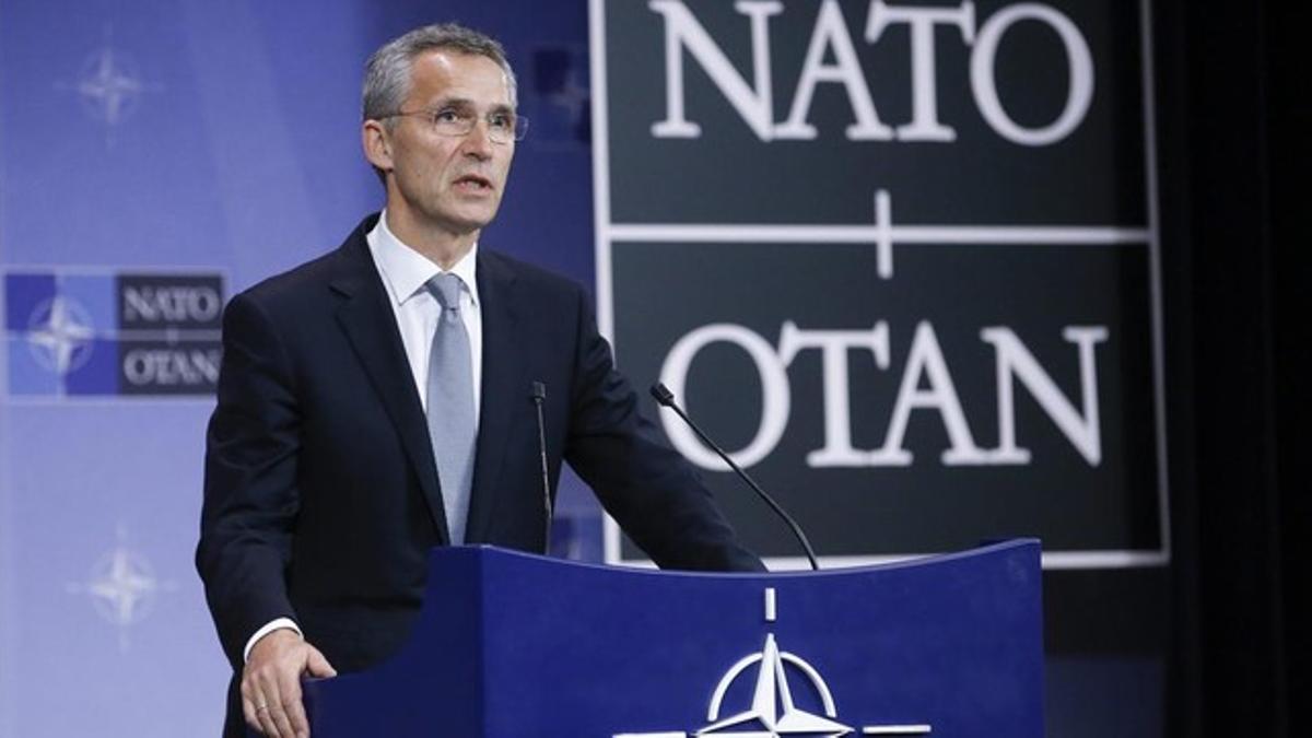 Stoltenberg interviene en una rueda de prensa, en Bruselas, este jueves.