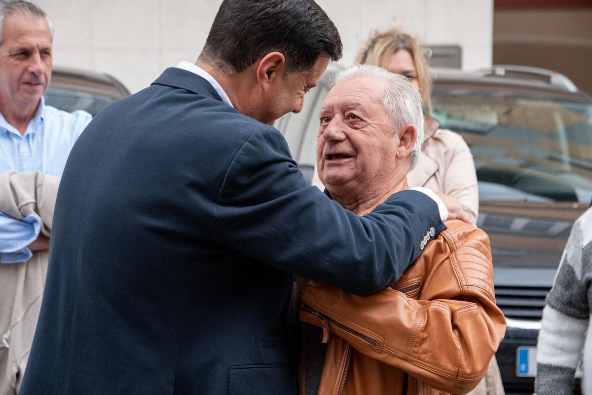 José Ramón Barbón Flórez, "Monchi", con Silverio Argüelles, presidente del PP de Llanera.