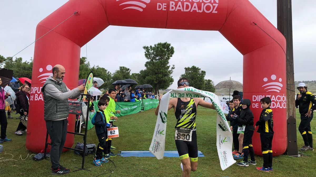 Luis Prieto, entrando en ganador.