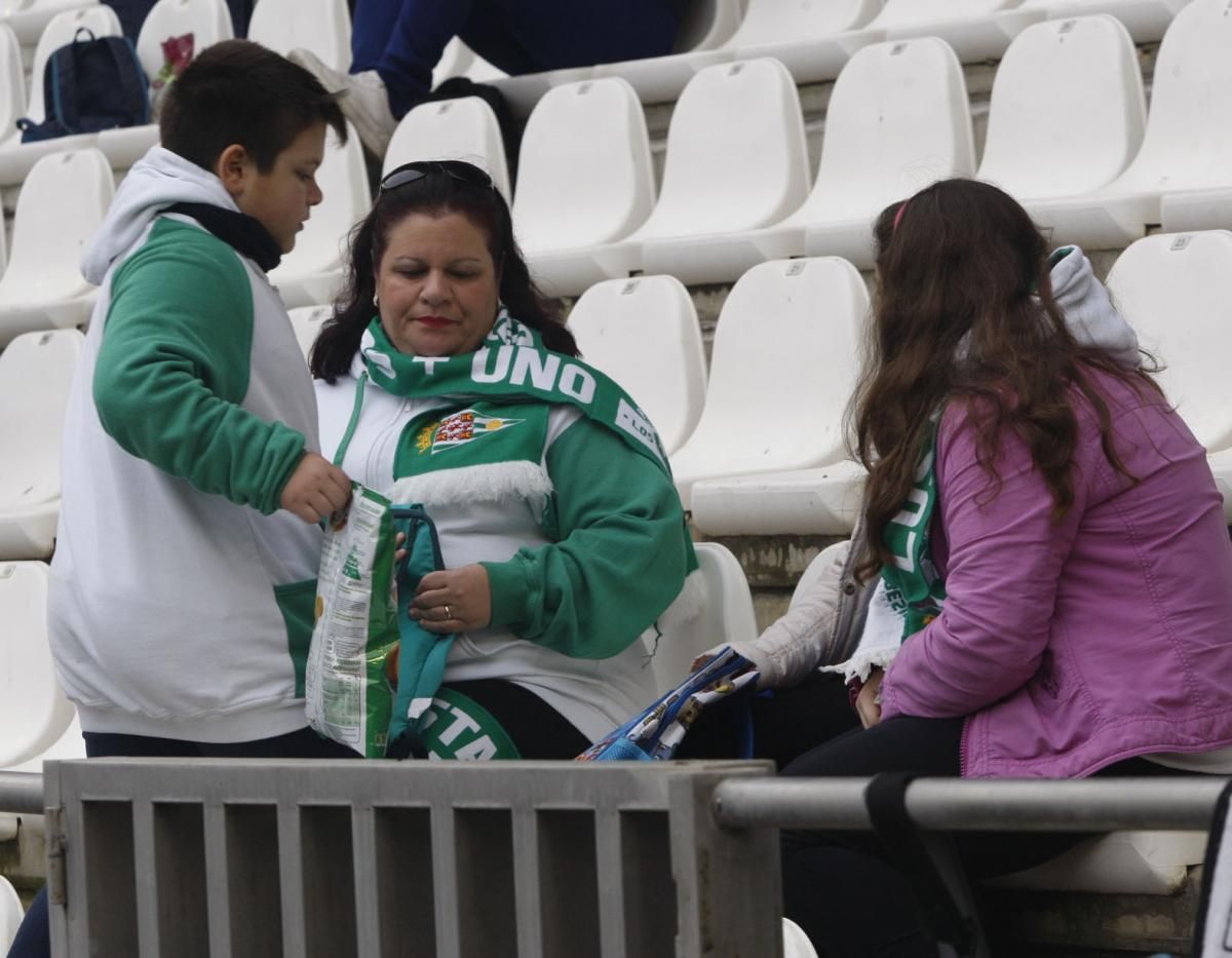 La afición cordobesista fuera y dentro del campo