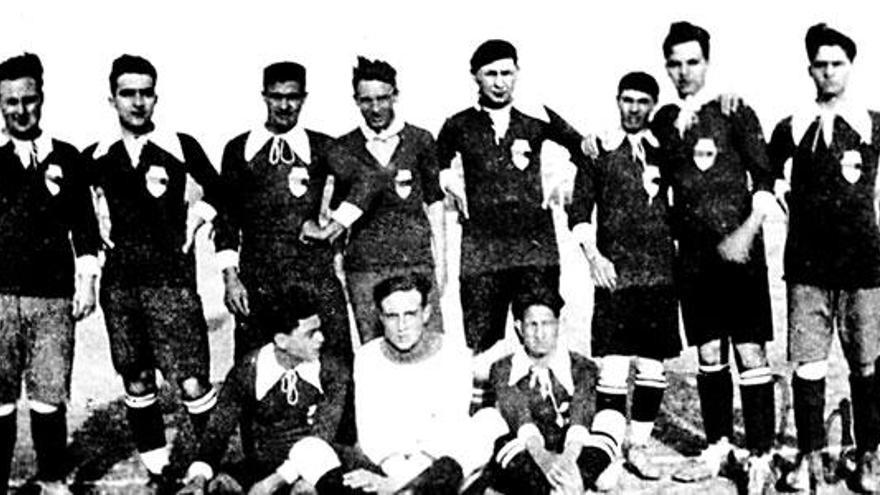 Primera foto histórica del equipo, Football Club Porreras, que se conserva (año 1924).