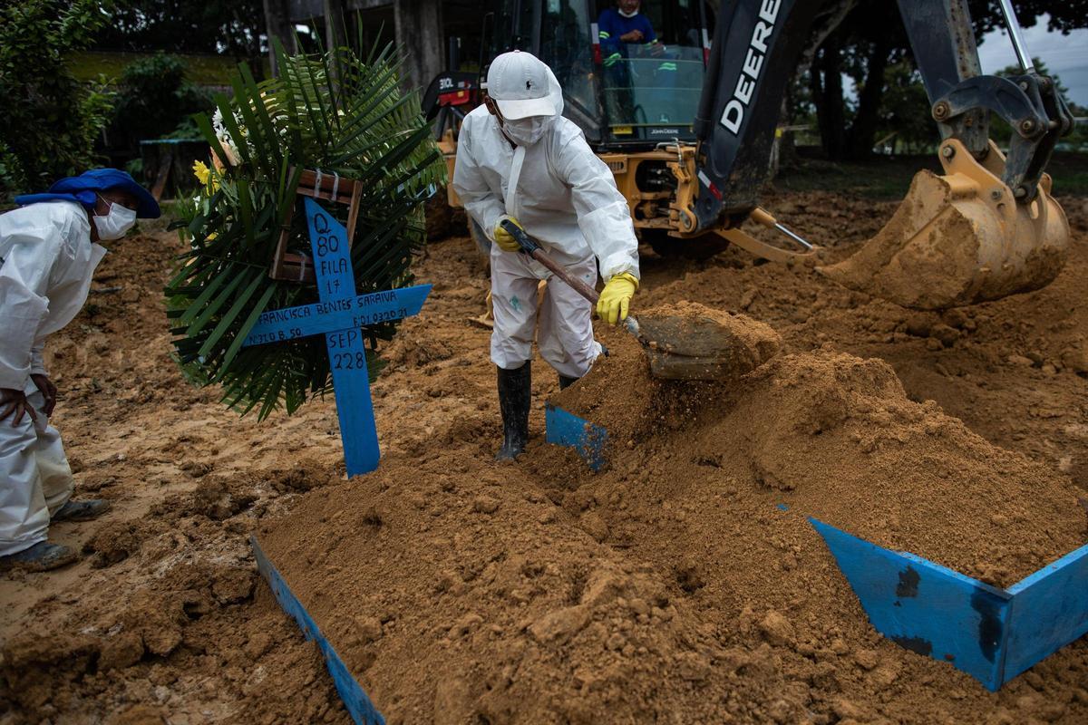 Un cementerio de Manaos, de donde proviene la cepa brasileña.