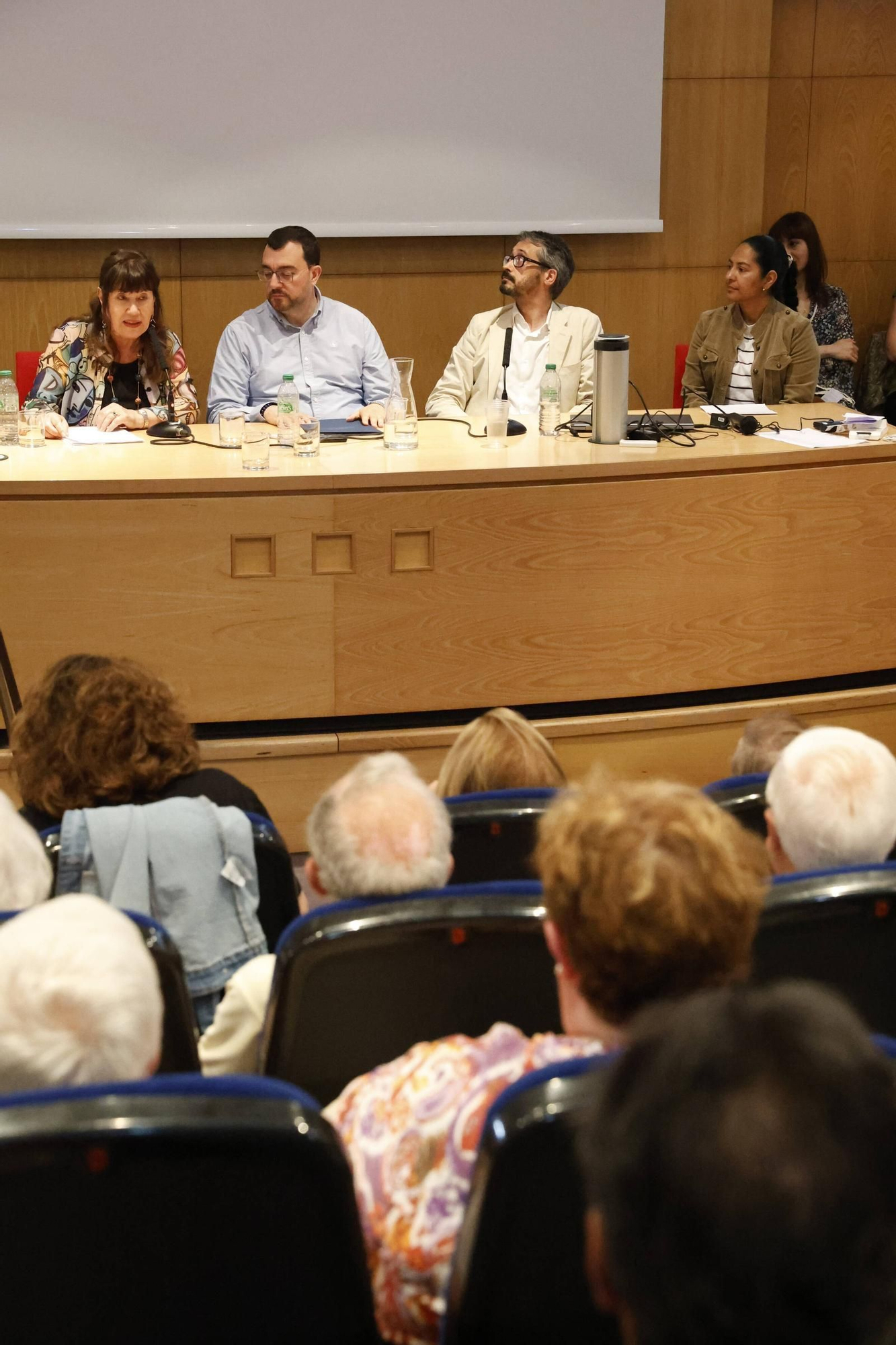 Barbón se abre en Gijón sobre su fe católica (en imágenes)