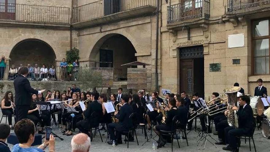 Actuación de la Banda de Música de Zamora ayer en Fermoselle.