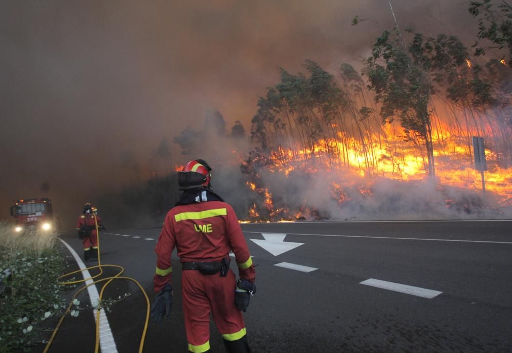 La ola de incendios forestales alcanzan a Santiago