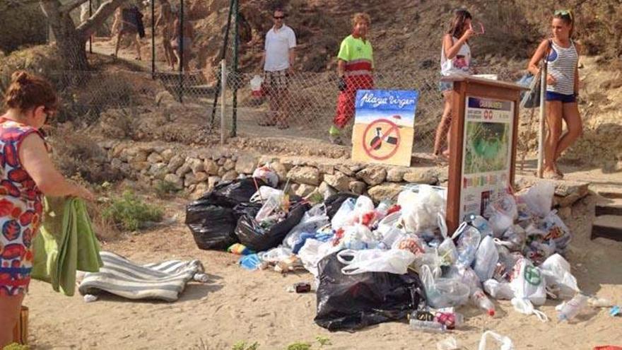 En Cala Saladeta, ni con dibujos