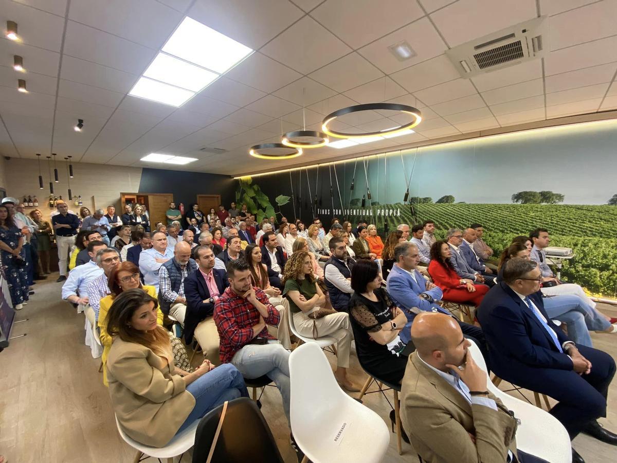 Salón lleno en Viticultores de Barros