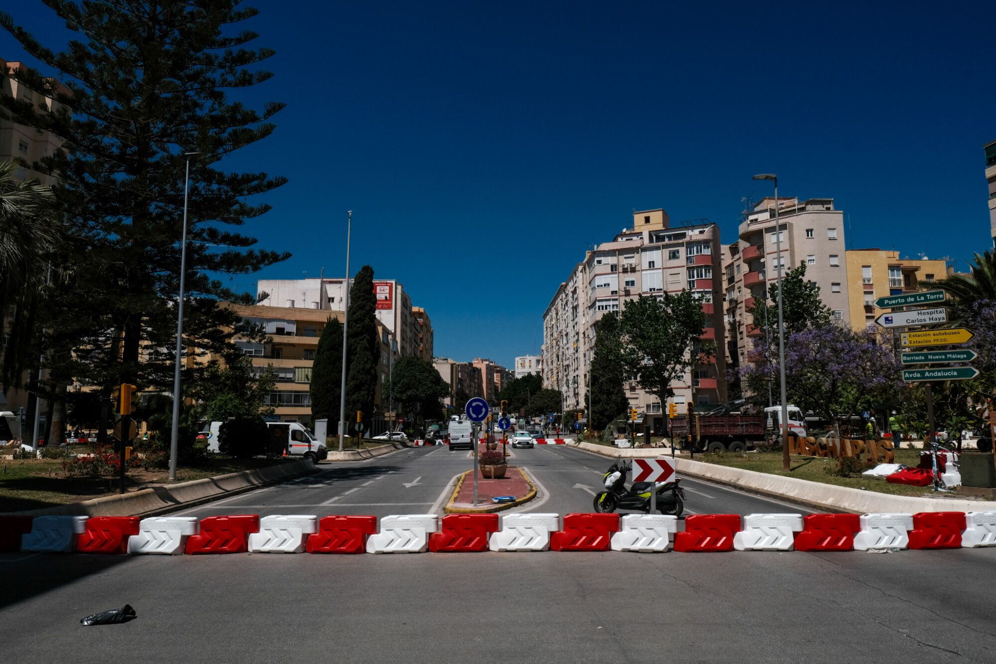 Cortes de tráfico por las obras del metro de Málaga para la prolongación de la  Línea 2, a la altura de la plaza Aparejador Bermúdez