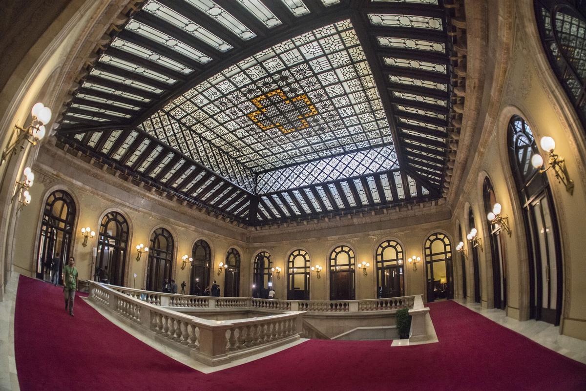 Tres ex càrrecs d'Aragonès i Torra opten a dirigir la plantilla del Parlament després que la Mesa canviï els criteris d'accés a la plaça Tres ex càrrecs d'Aragonès i Torra opten a dirigir la plantilla del Parlament després que la Mesa canviï els criteris d'accés a la plaça