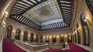 Tres ex càrrecs d'Aragonès i Torra opten a dirigir la plantilla del Parlament després que la Mesa canviï els criteris d'accés a la plaça