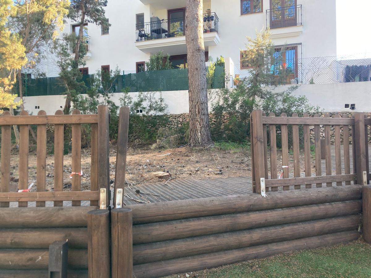 Imágenes del abandono del parque infantil de Sant Rafel