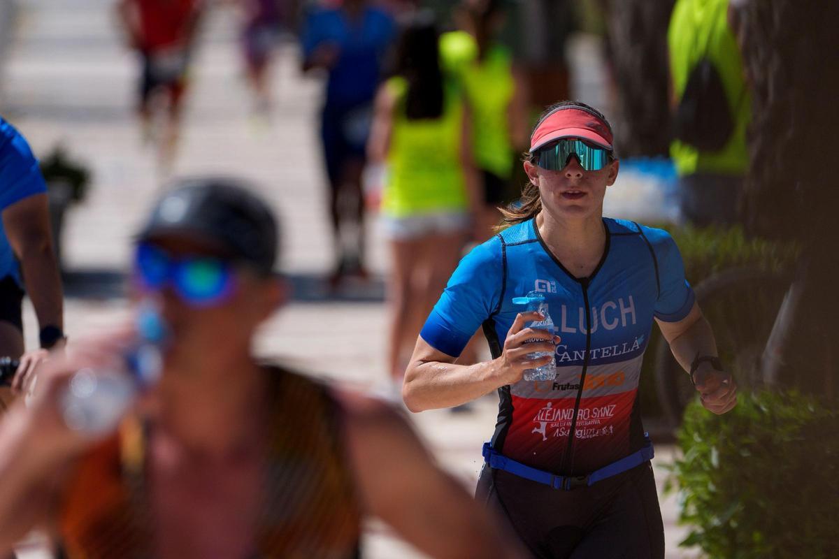 Una participante en otra edición del triatlón.